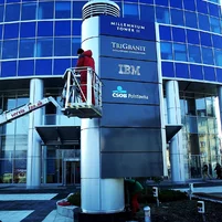 IBM Bratislava - Výroba totemu a panelových nápisov