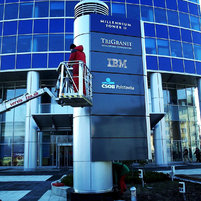 IBM Bratislava - Výroba totemu a panelových nápisov