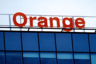 Orange - svetelný nápis v Košiciach