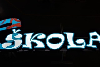 Svetelný nápis e-Škola