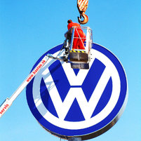 Volkswagen Bratislava - Výroba a montáž loga